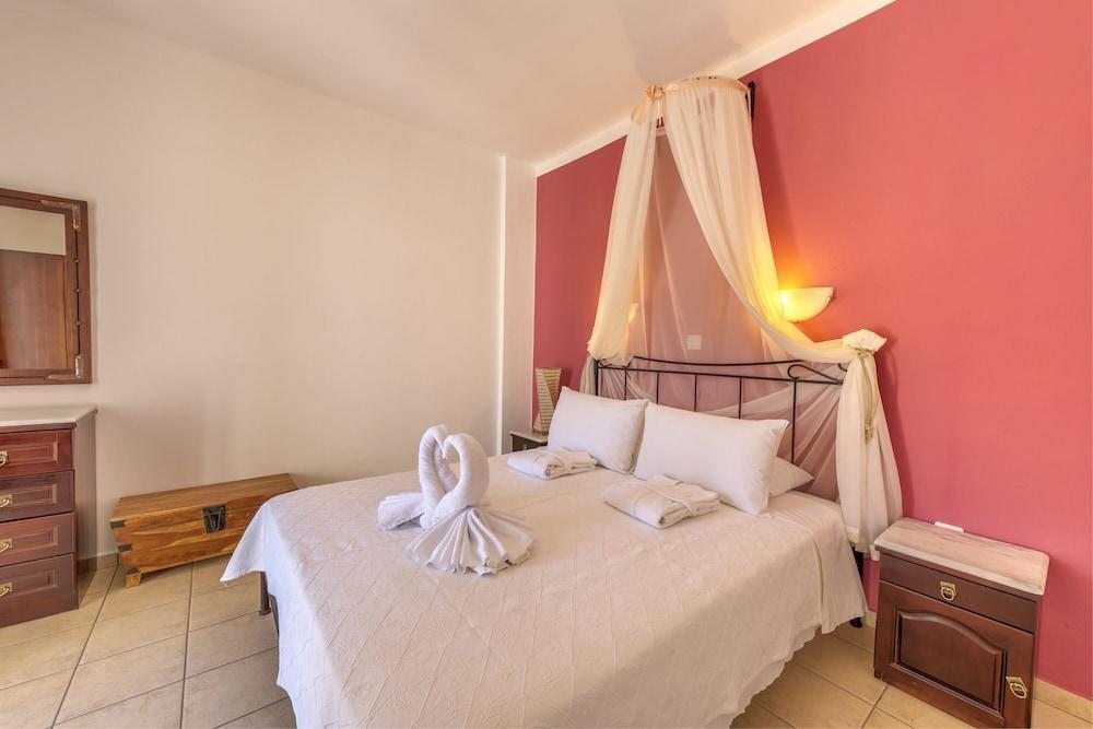 Sunrise Beach Suites Азолимнос Экстерьер фото